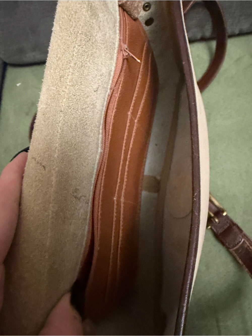 🚨Dooney & Bourke Cream and Brown Leather Crossbody Satchel🚨 - Picture 4 of 5